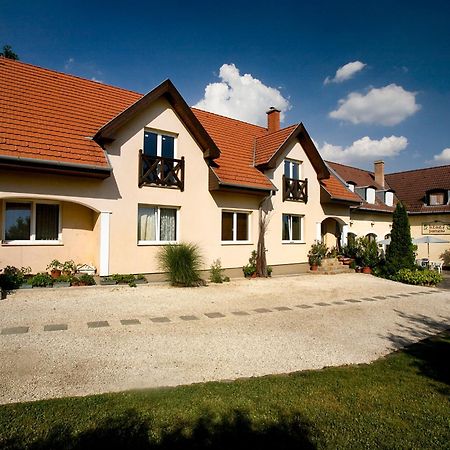 Keszi Panzió Hotel Budakeszi Exterior foto
