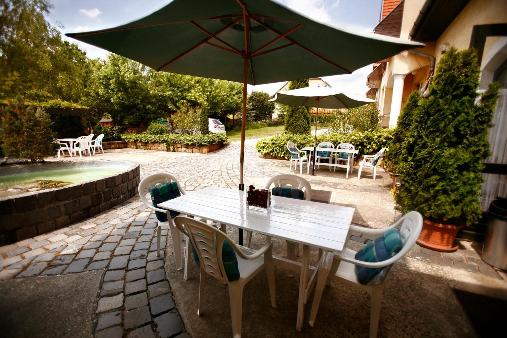 Keszi Panzió Hotel Budakeszi Exterior foto