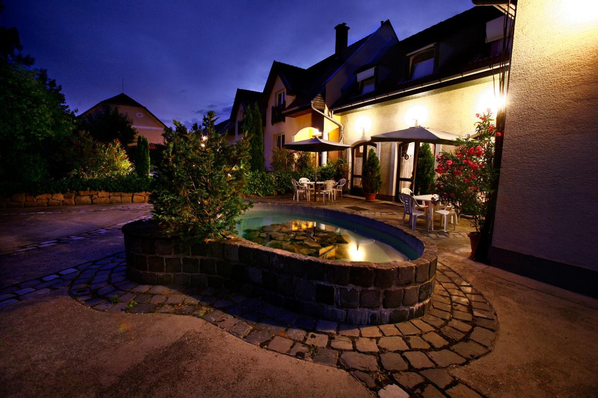Keszi Panzió Hotel Budakeszi Exterior foto