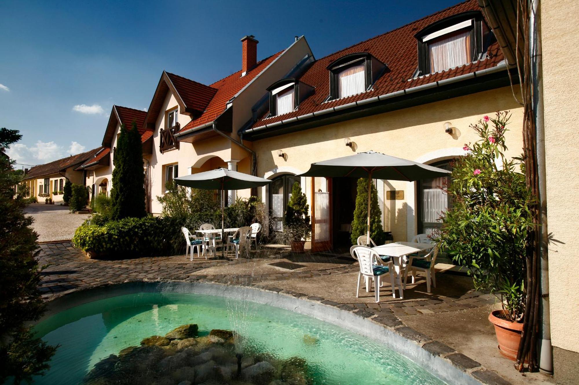 Keszi Panzió Hotel Budakeszi Exterior foto